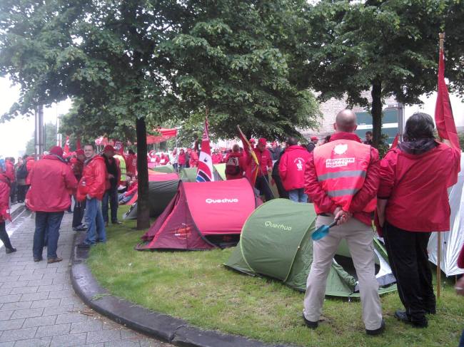 Les syndicalistes de Verviers s'installent devant le PS