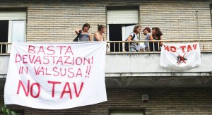 No Tav protesters occupy the Turin headquarters of Promogeovalsusa